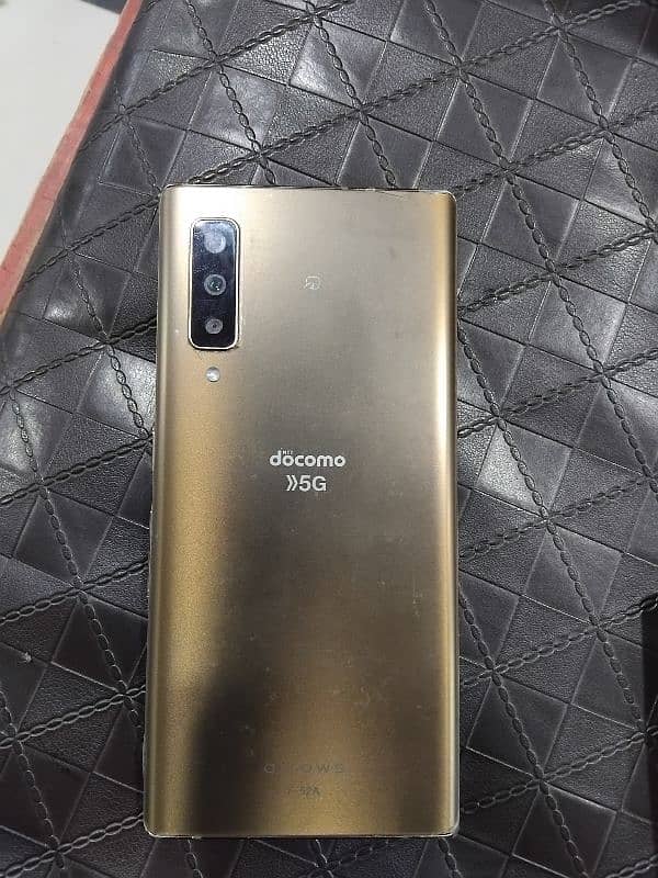 Docomo Aqous f52a 6