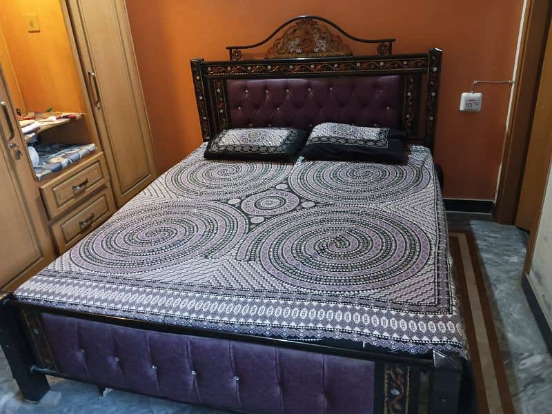 queen size bed with mattress 2