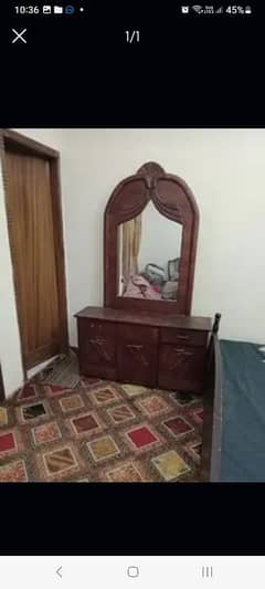 Good condition dressing table.