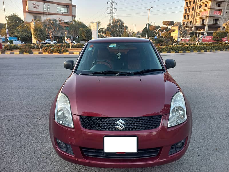 Family-used Suzuki Swift Car in Excellent Condition 0