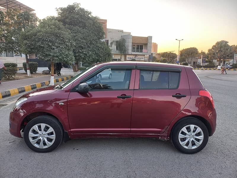 Family-used Suzuki Swift Car in Excellent Condition 2