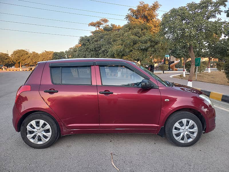 Family-used Suzuki Swift Car in Excellent Condition 3