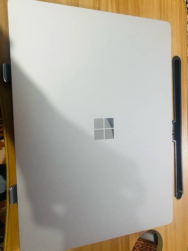 Microsoft surface Laptop i7 (8 gen) 16 gb RAM  512 gb ssd nvme 2 1