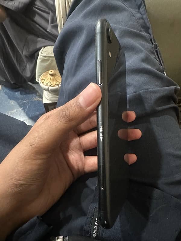 iphone xr 64gb black colour 3