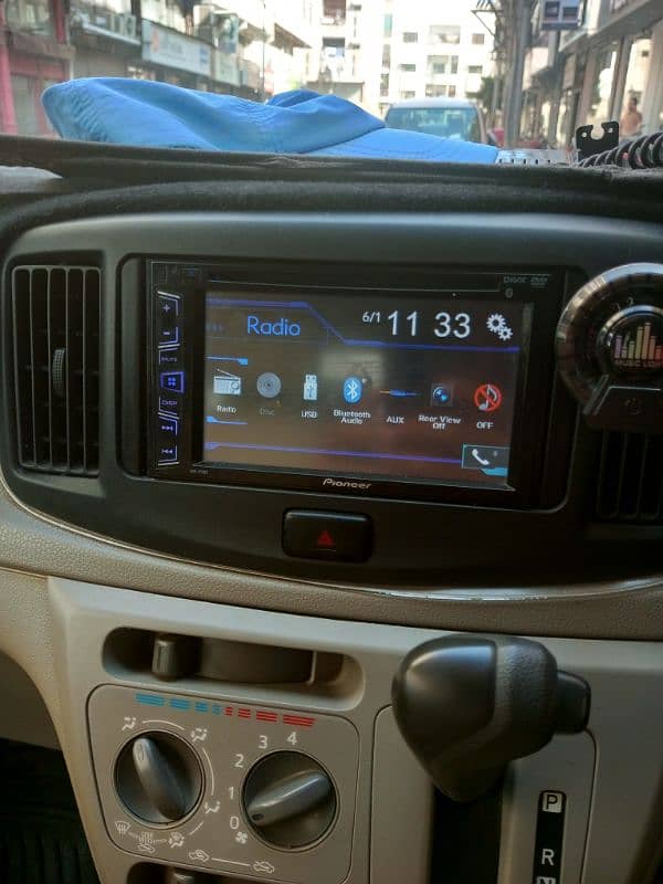 pioneer 10'' lcd 1