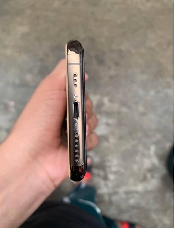 iPhone 11pro non pta 64gb 2 month sim time 1