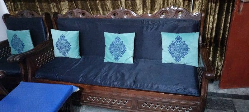 6 seater sofa set of pure wood in neat condition 2