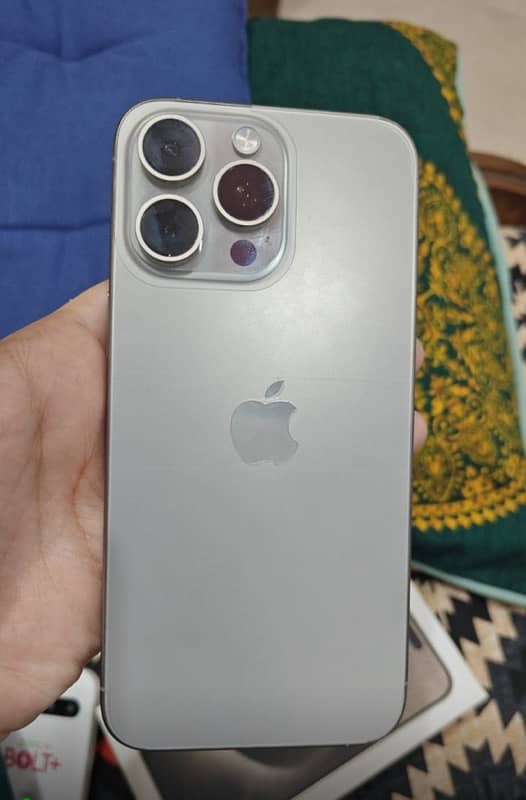 iPhone 15 pro max natural titanium 0