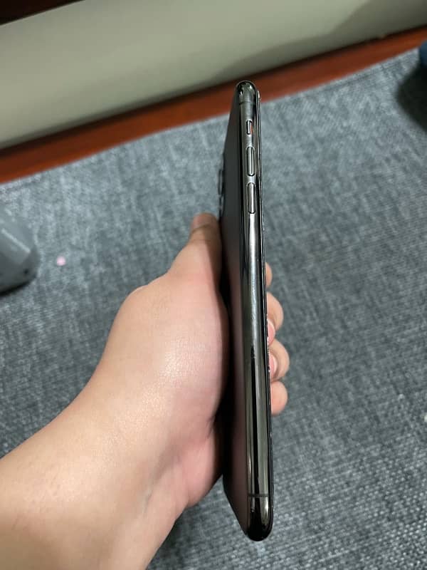 Iphone 11 pro max PTA APPROVED 2