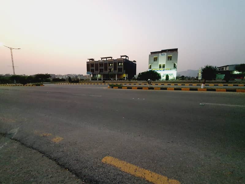 Prime Location 1 Kanal Plot Near Commercial Hub, Near Main Double Road E Blcok B-17 Islamabad!!! 2