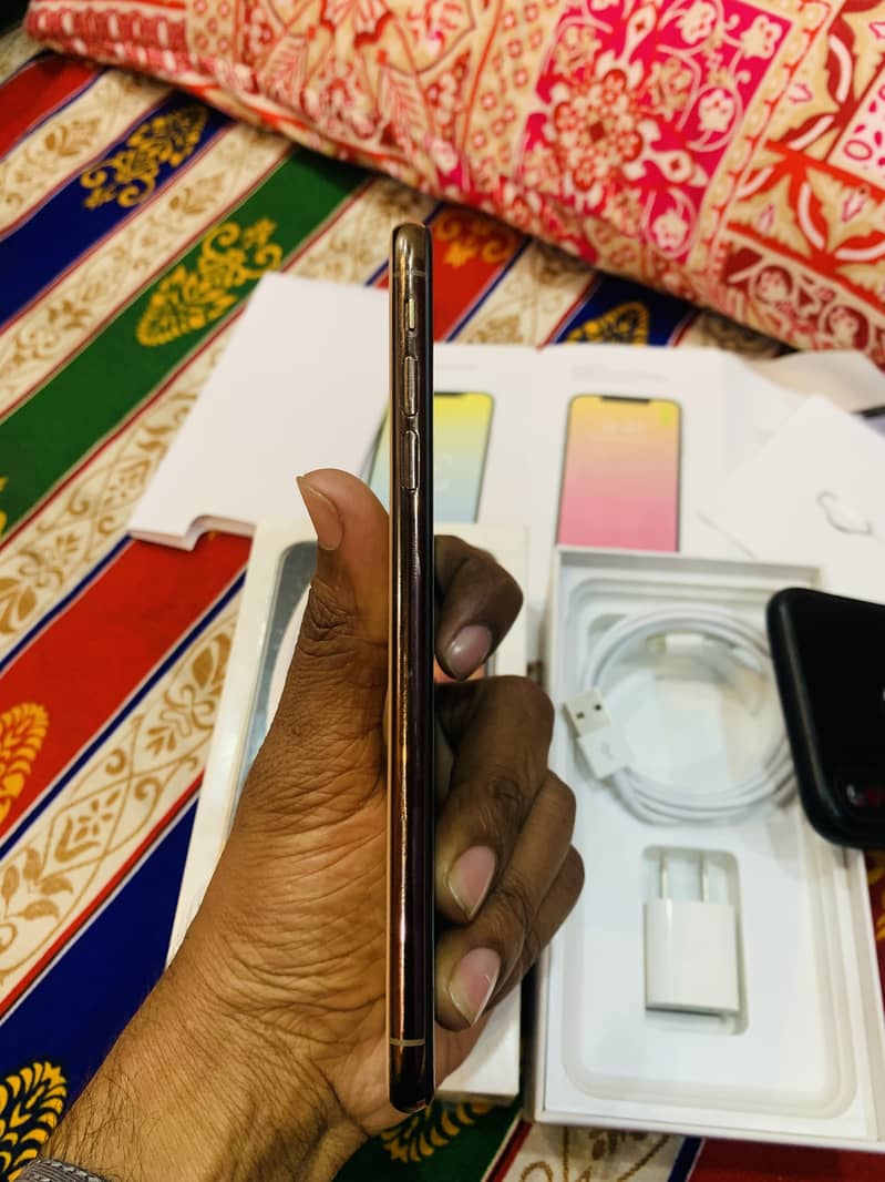 iPhone XS Max 64gb pta approved 10/10 9