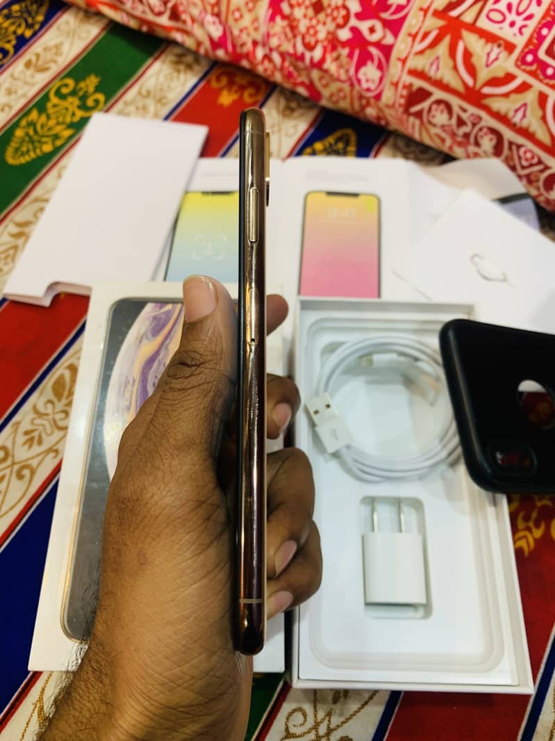 iPhone XS Max 64gb pta approved 10/10 11