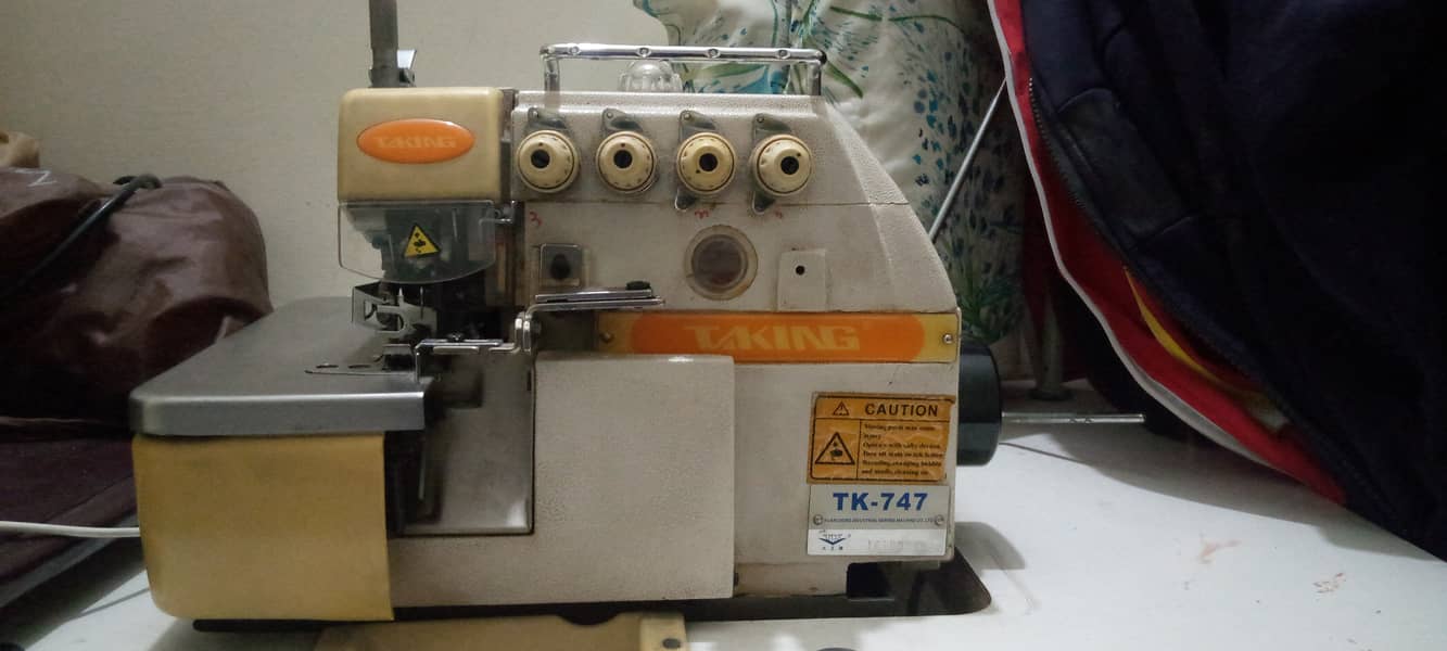 Overlock + pico machine for urgent sale 9