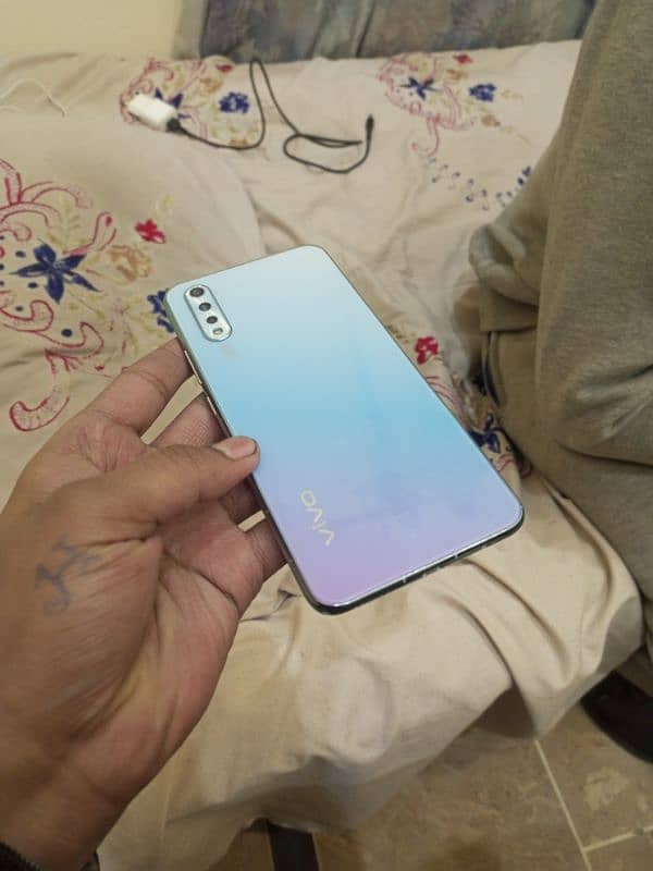 vivo s1 10/10 8gb ram 256 rom display finger all ok 1