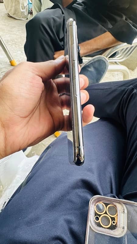 iphone 11 pro 256 PTA 1