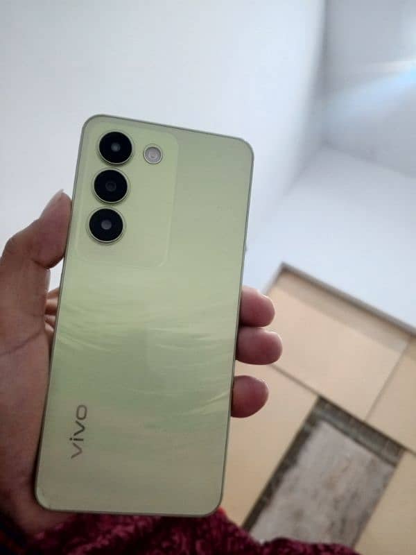 VIVO Y100 1