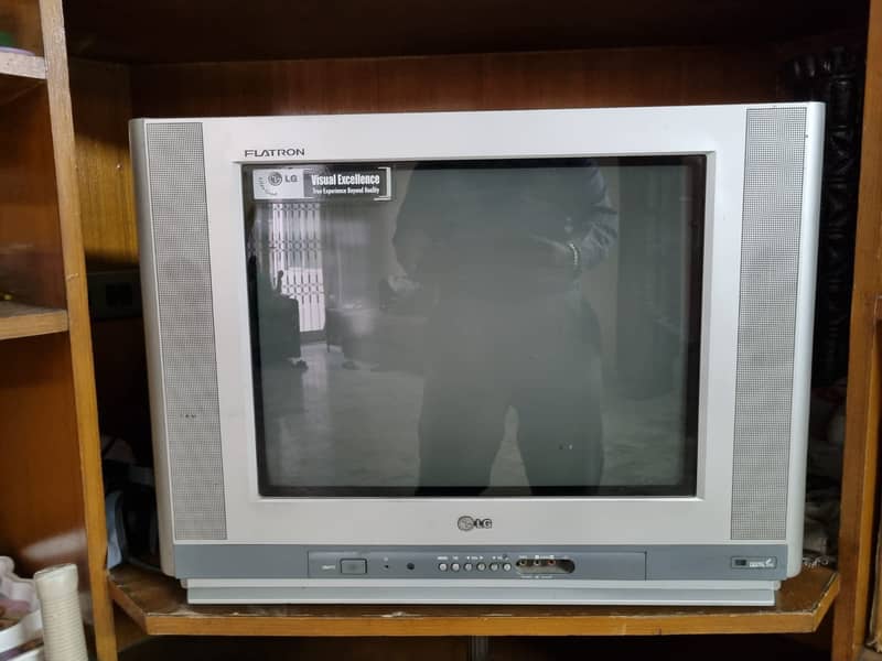 LG Flatron Tv for Sale neat and clean 0