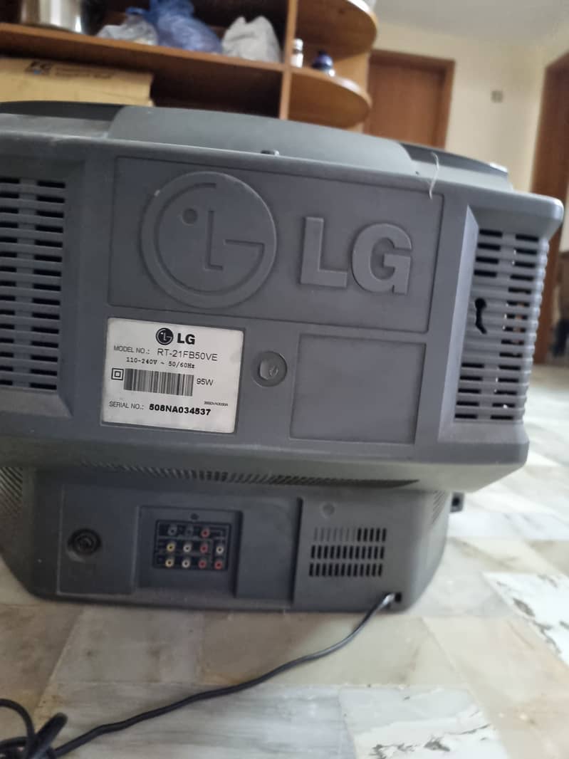 LG Flatron Tv for Sale neat and clean 4