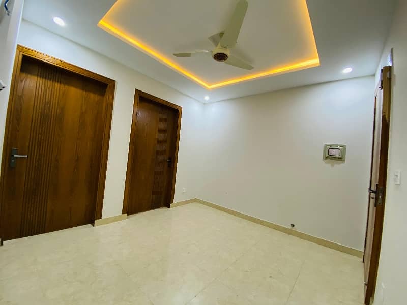 Modern Flat For Rent Ideal Location & Affordable Price 16