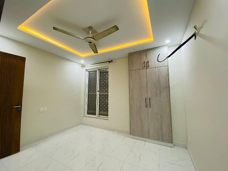 Modern Flat For Rent Ideal Location & Affordable Price 18