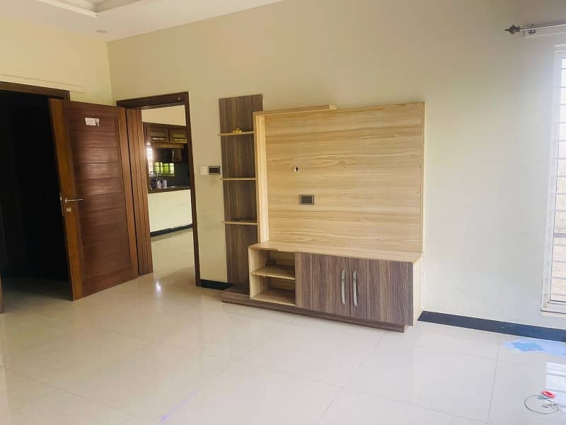 Spacious Portion For Rent Convenient Location" 3