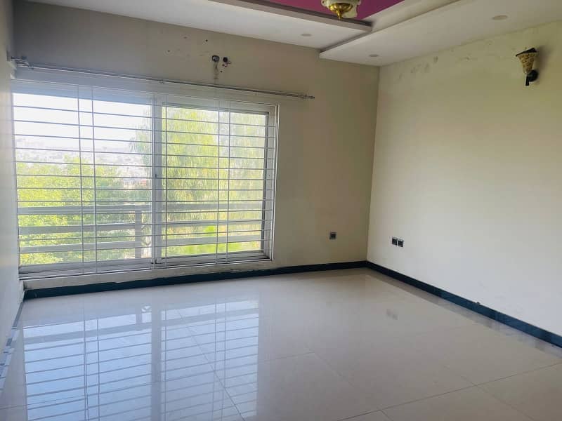 Spacious Portion For Rent Convenient Location" 6