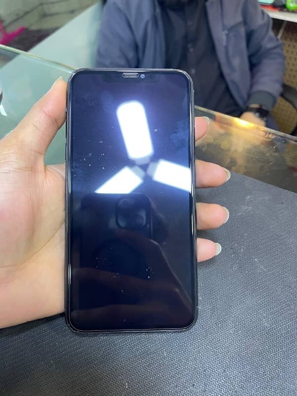 iPhone 11pro max 64gb 4