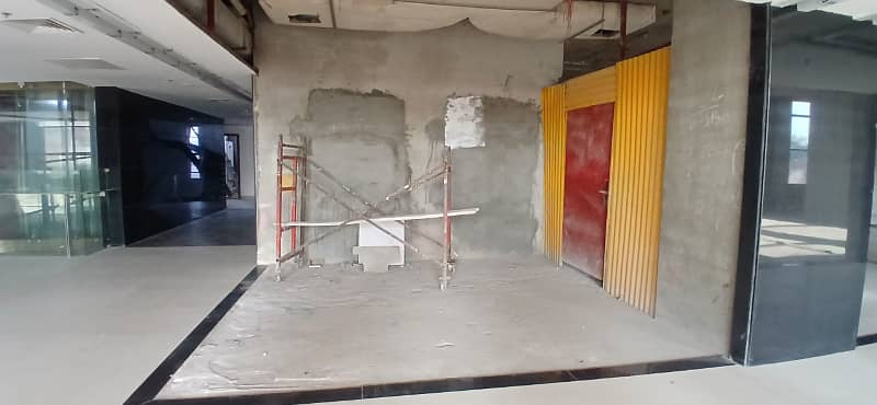 Brand New Corner Shop 170 Square Feet Prime Space Available For Rent in Gulberg Lahore 0