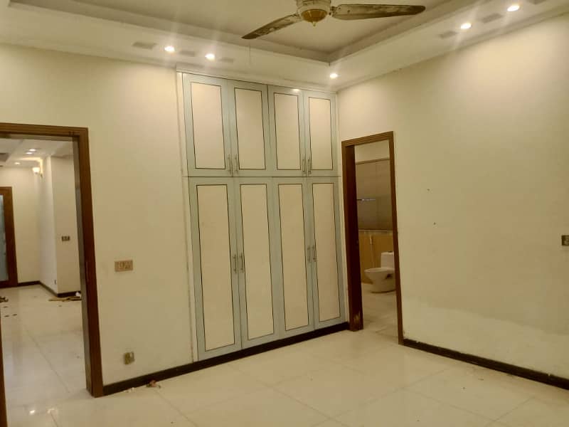 1 Kanal Facing Park House In Bahria Town For Sale 7