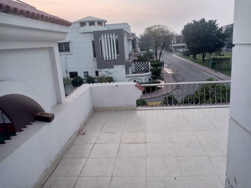 1 Kanal Facing Park House In Bahria Town For Sale 8