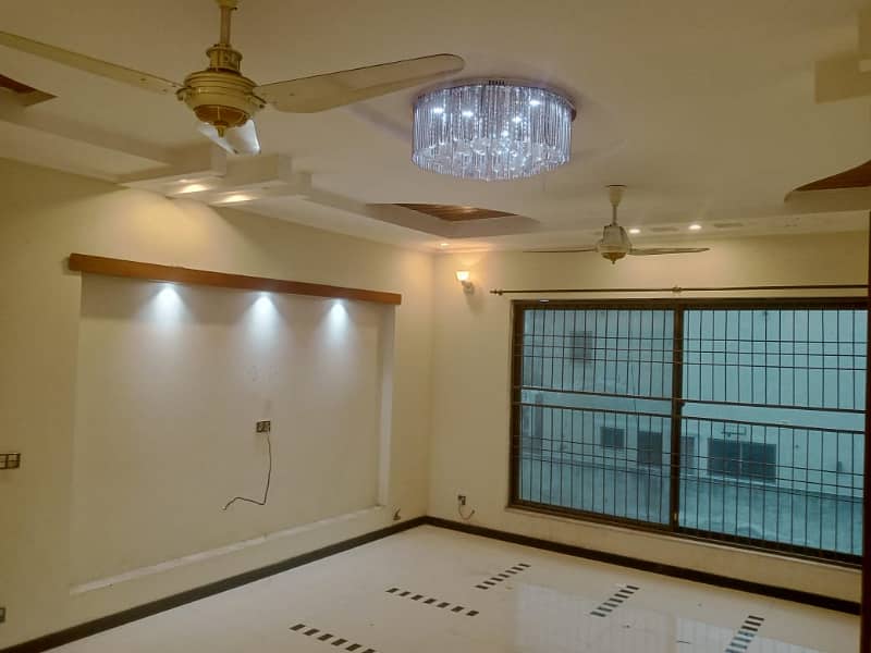 1 Kanal Facing Park House In Bahria Town For Sale 9