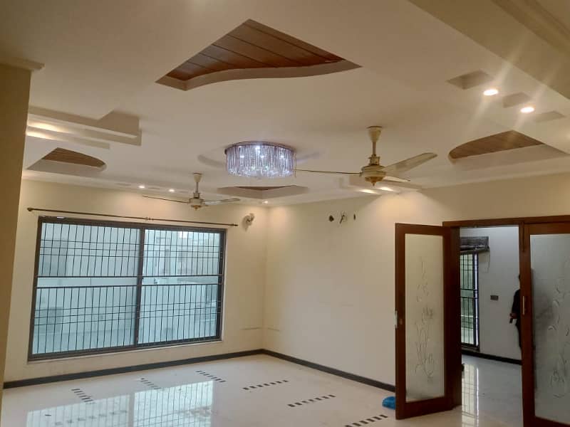 1 Kanal Facing Park House In Bahria Town For Sale 10