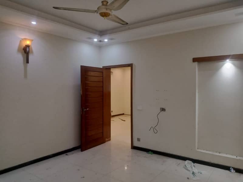 1 Kanal Facing Park House In Bahria Town For Sale 20