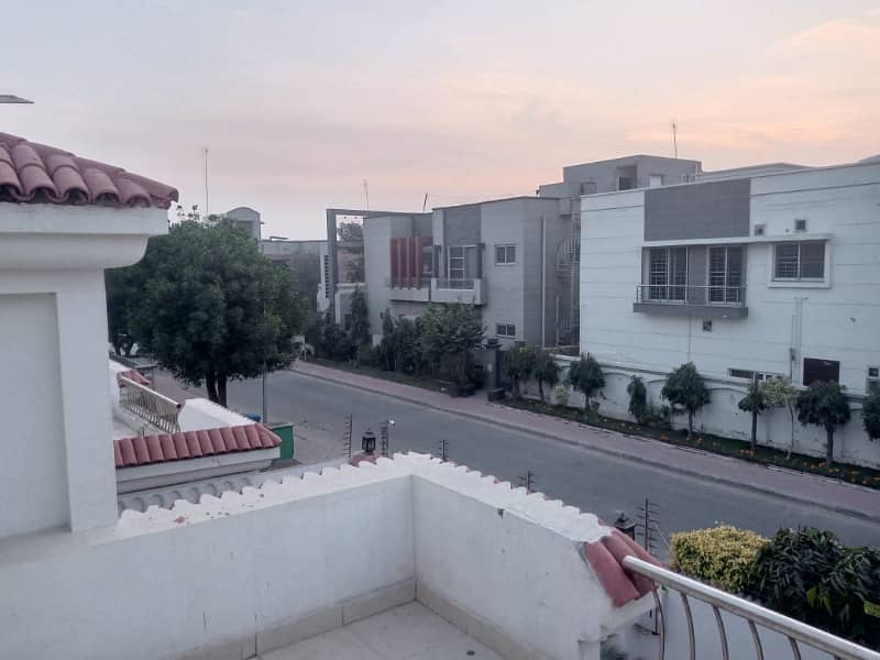 1 Kanal Facing Park House In Bahria Town For Sale 23