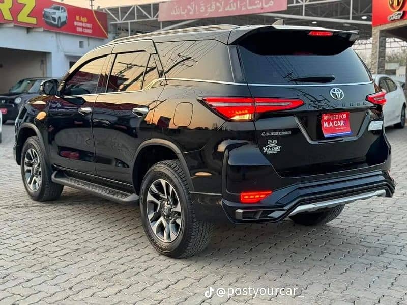 Toyota Fortuner 2024 4