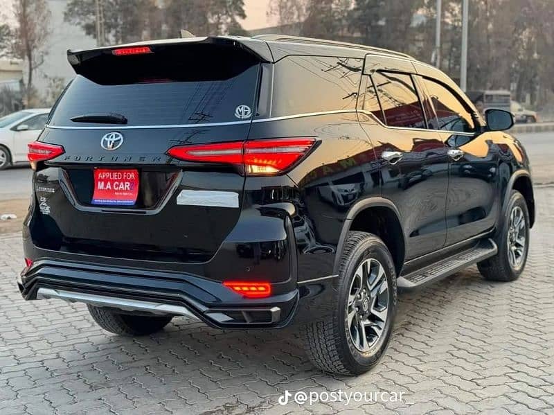 Toyota Fortuner 2024 5