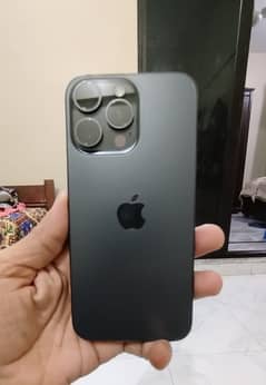 Grab a Like-New iPhone 15 Pro Max - 256GB Titanium Black!