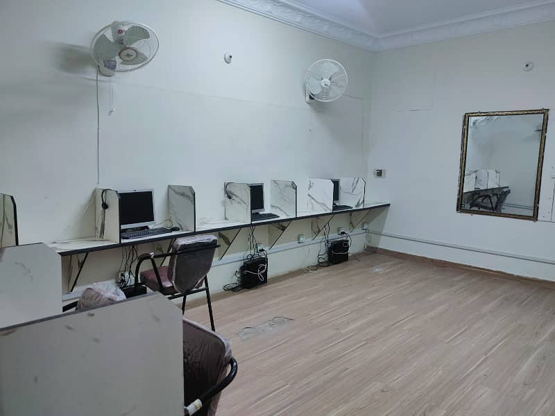 Portion office for rent 2500sqft it n software house in shahar e Faisal 7