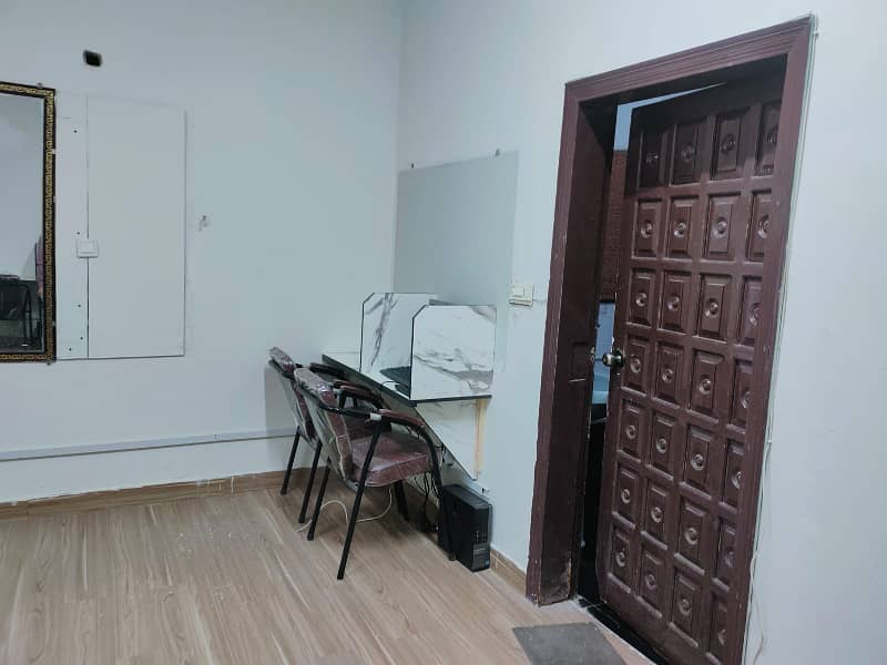 Portion office for rent 2500sqft it n software house in shahar e Faisal 12