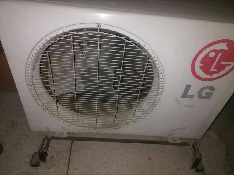 LG AC 1