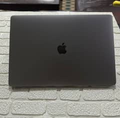 MacBook pro 2018 15.4 inch core i9 CTO 32GB RAM 512GB SSD 6 core