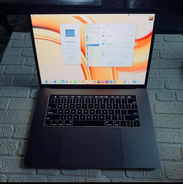 MacBook pro 2018 15.4 inch core i9 CTO 32GB RAM 512GB SSD 6 core 5