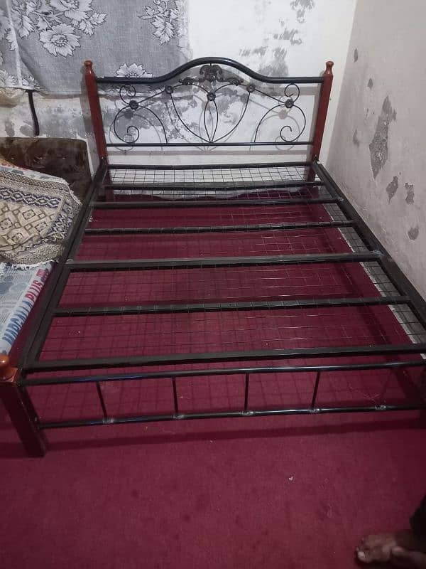 queen size bed all ok good condition 10/9 0