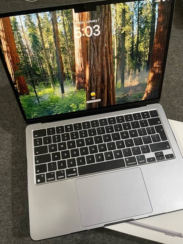 Macbook Air M2 8/256 1