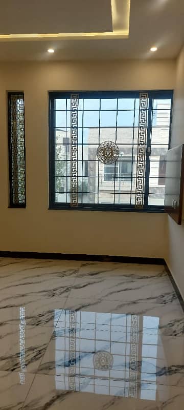 10 Marla Luxury Brand New House In Bahria Town For Sale 19