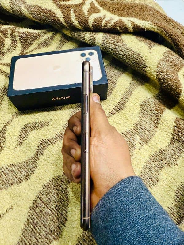 iPhone 11 Pro Max 64Gb 4