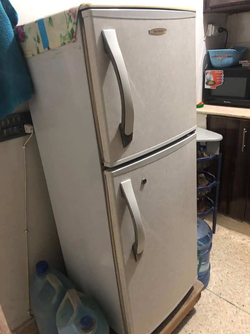 Super General Fridge selling 7