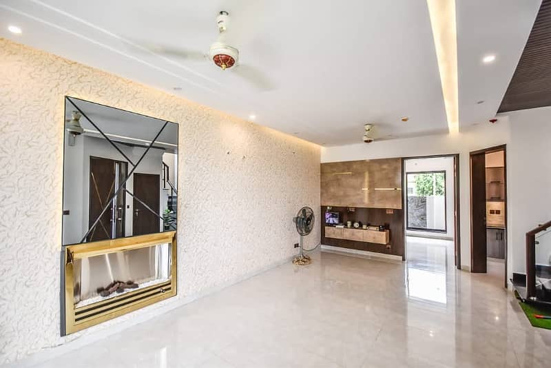 Luxurious 5 Marla House for Rent in DHA 9 Town! 1