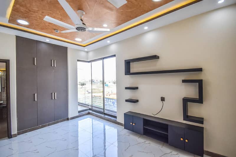 Luxurious 5 Marla House for Rent in DHA 9 Town! 14