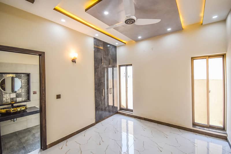 Luxurious 5 Marla House for Rent in DHA 9 Town! 16